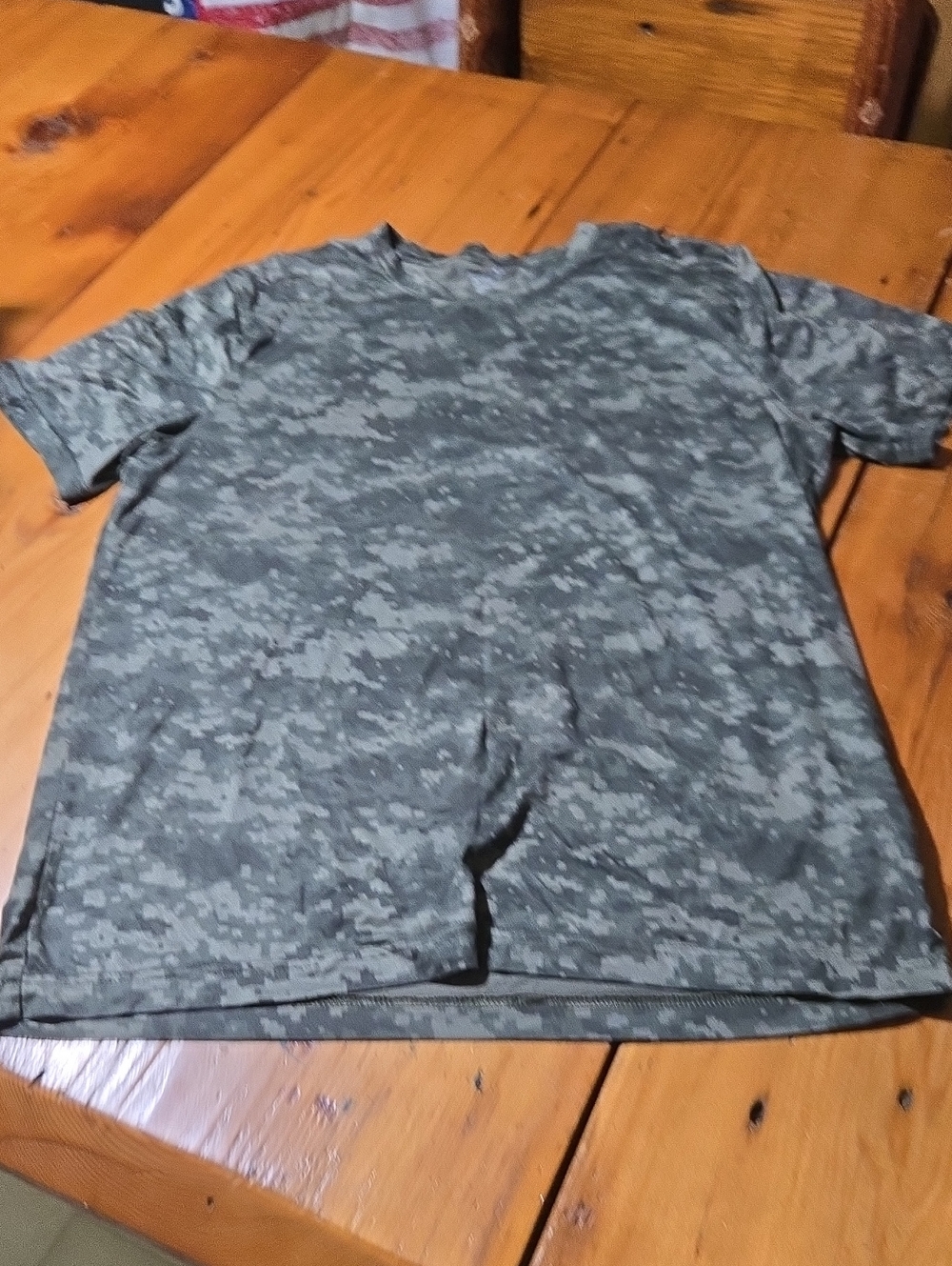 Old Navy Active Men's Olive/Gray Camouflage Tee
